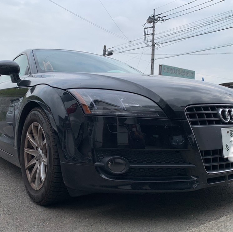 こんばんは。塩沢板金です。今回はAudi TT 8Jオールペイントです